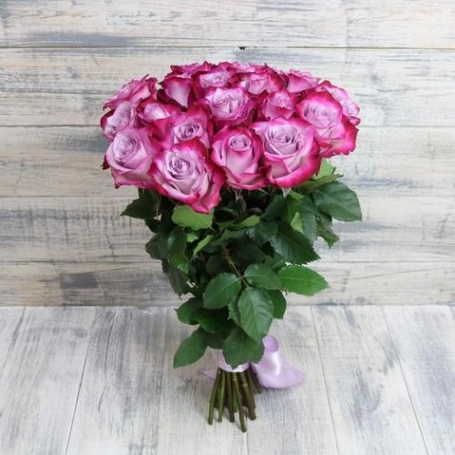 Букет из 15 фиолетово- розовых роз