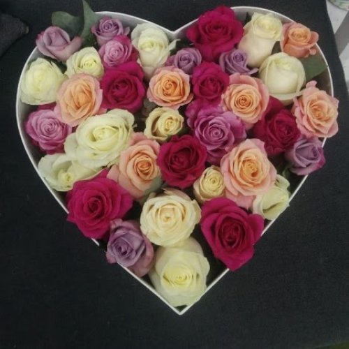 Роза в коробке сердцем "Теплые чувства" (25 роз)