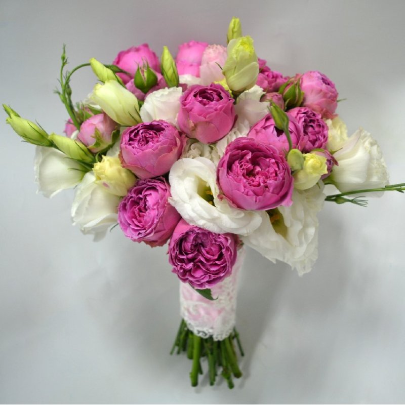 Букет невесты из пионовидной розы "Яркий"